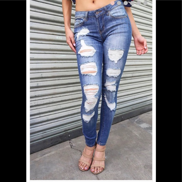 HOST PICKED✔️MUST HAVE DISTRESSED SKINNY JEANS! 😘 - Picture 4 of 7